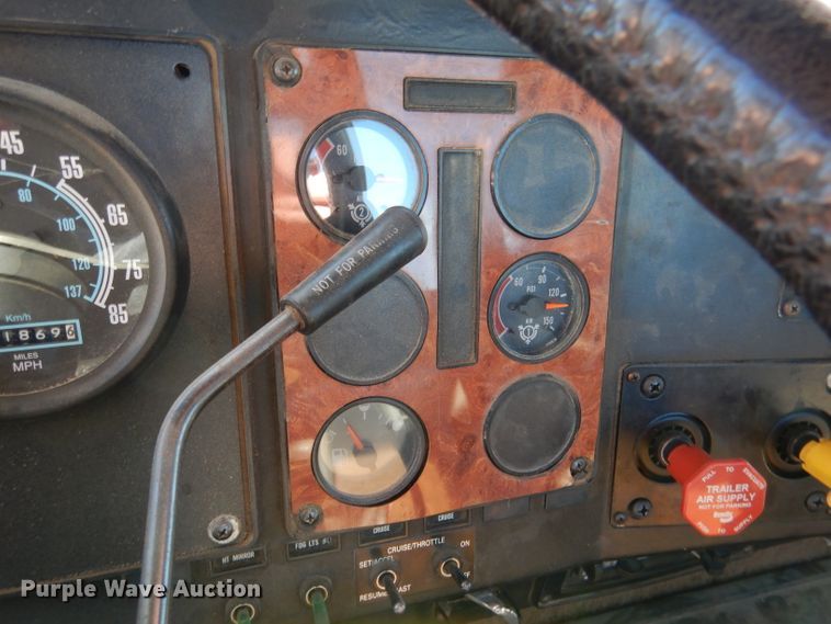 image for item DN5374 1994 International 9400  semi truck