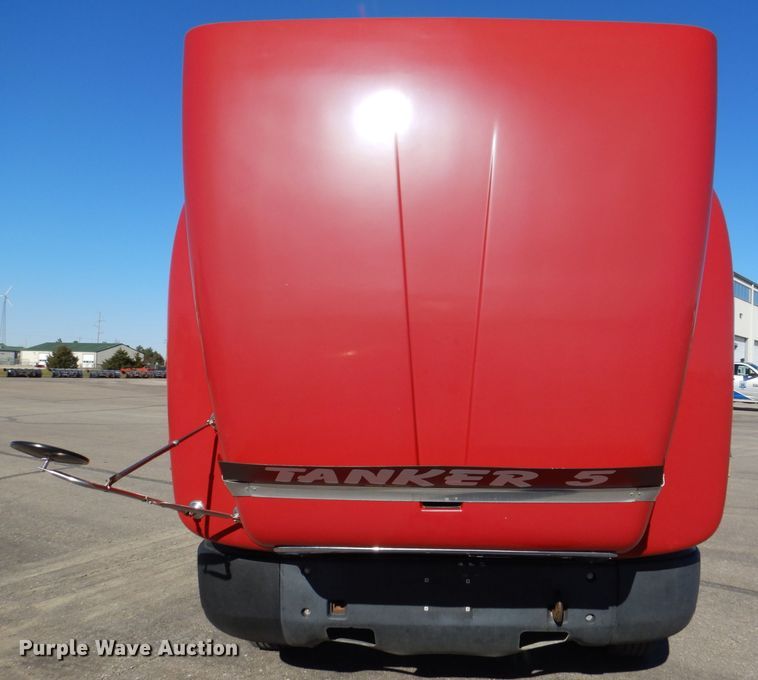 image for item DN5374 1994 International 9400  semi truck