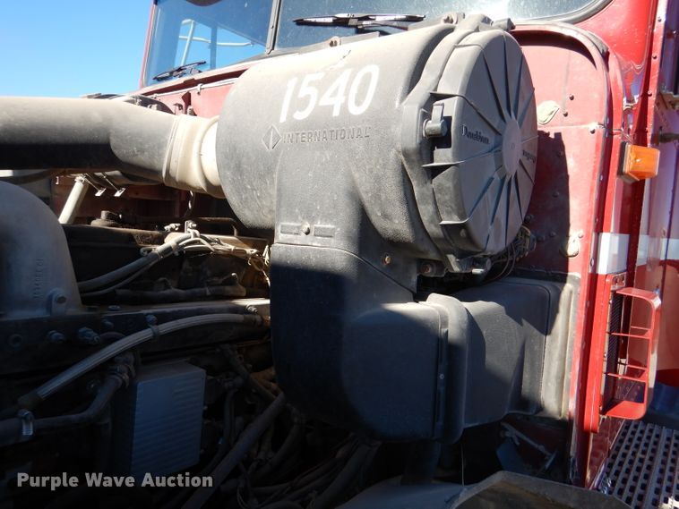 image for item DN5374 1994 International 9400  semi truck