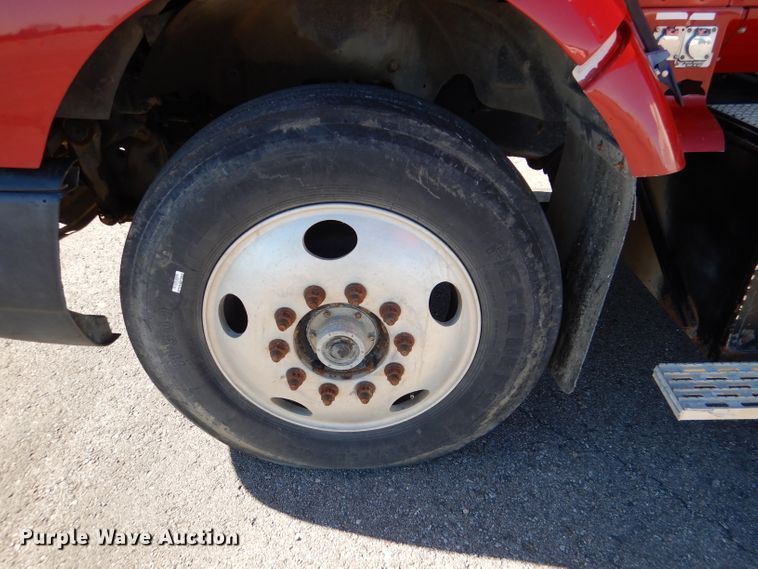 image for item DN5374 1994 International 9400  semi truck