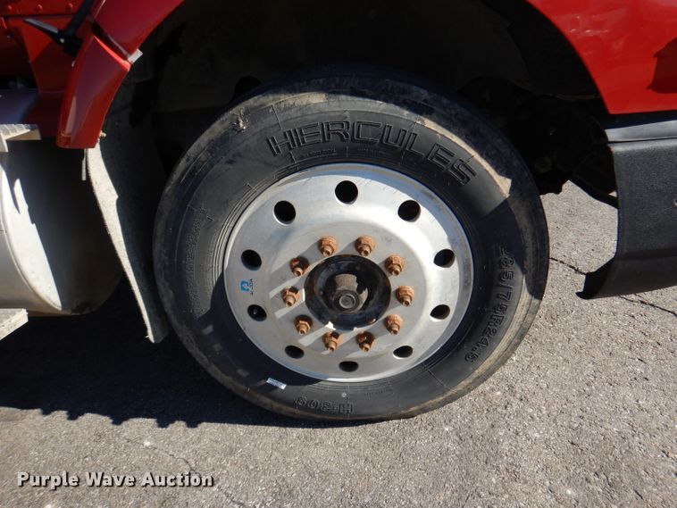 image for item DN5374 1994 International 9400  semi truck