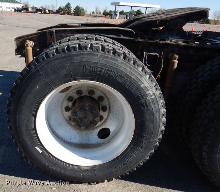 image for item DN5374 1994 International 9400  semi truck