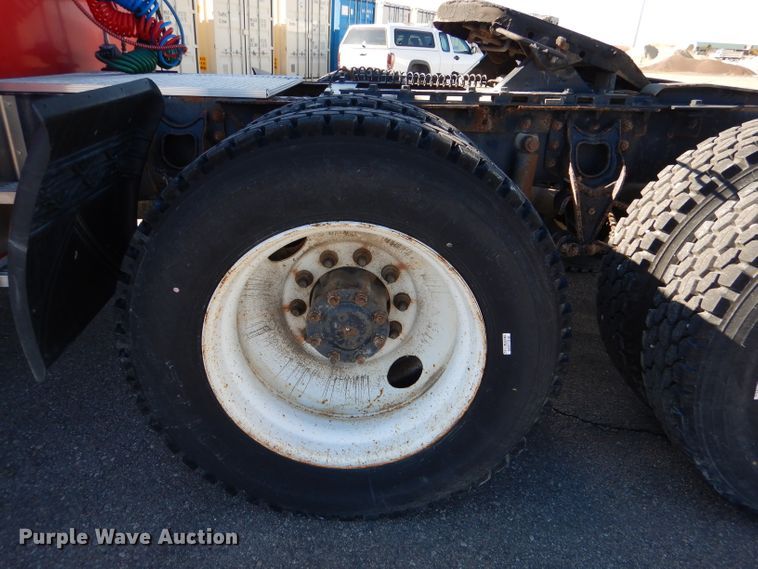 image for item DN5374 1994 International 9400  semi truck