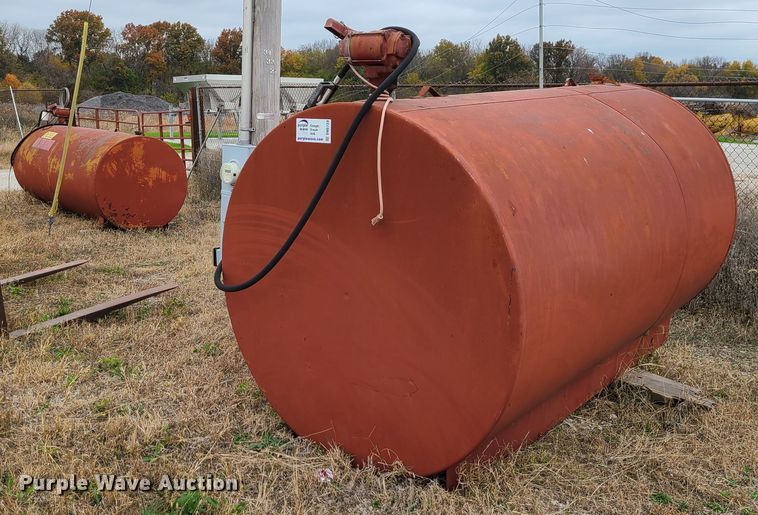 image for item DN5724 (2) fuel tanks