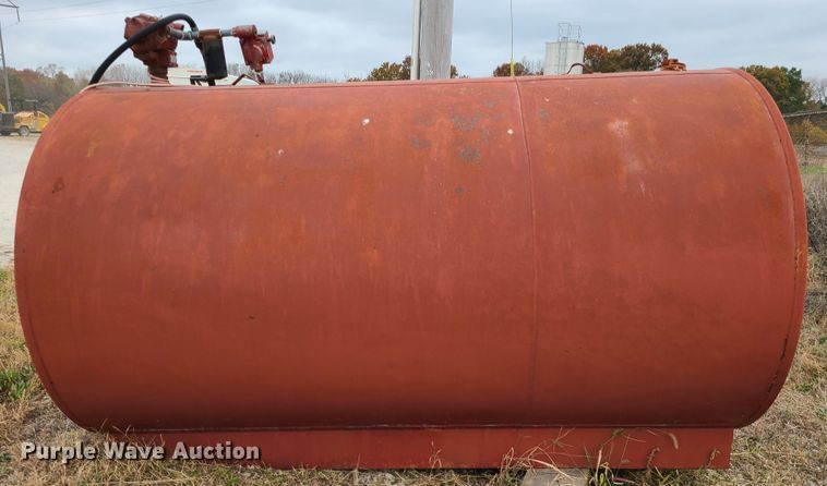 image for item DN5724 (2) fuel tanks