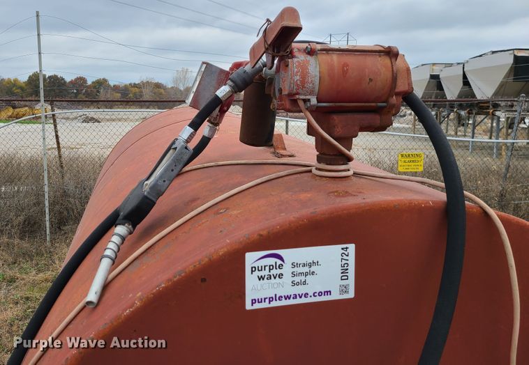 image for item DN5724 (2) fuel tanks