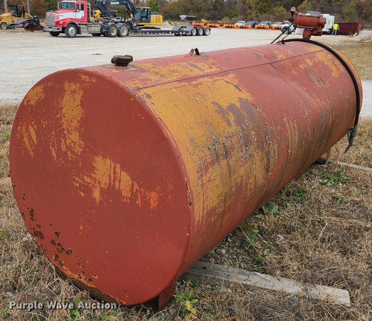 image for item DN5724 (2) fuel tanks