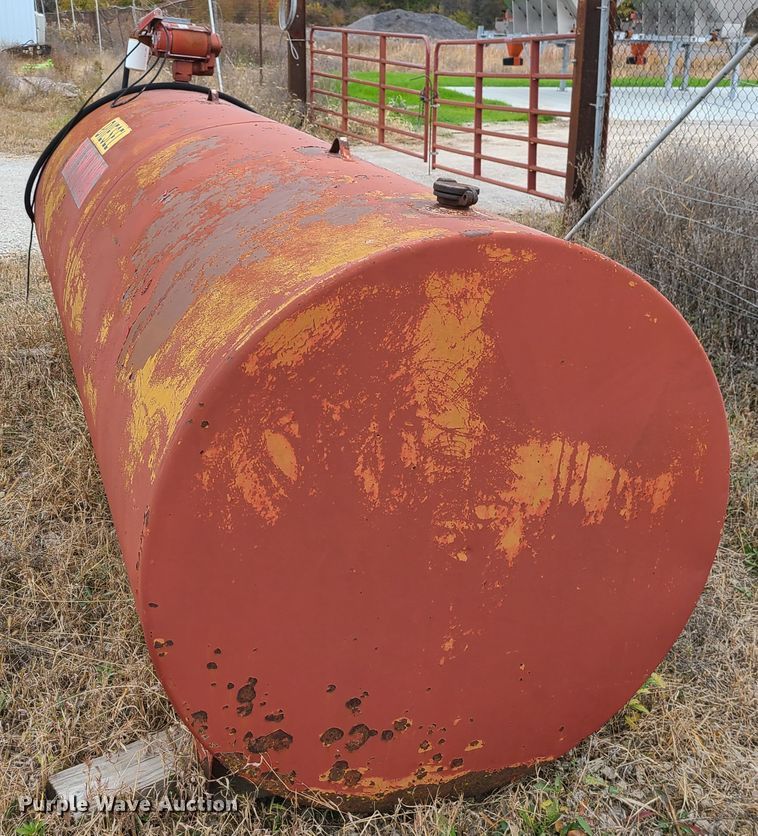 image for item DN5724 (2) fuel tanks