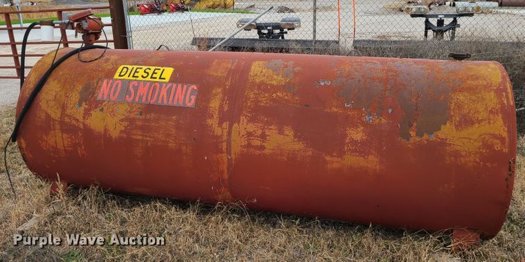 image for item DN5724 (2) fuel tanks