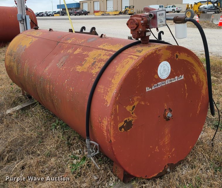 image for item DN5724 (2) fuel tanks