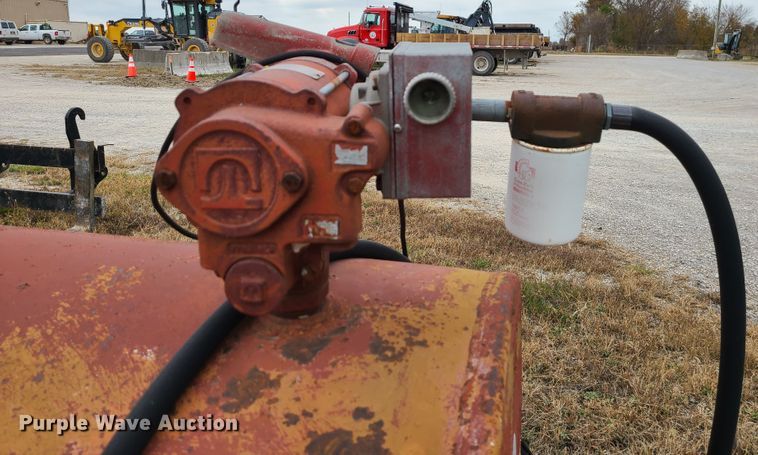 image for item DN5724 (2) fuel tanks