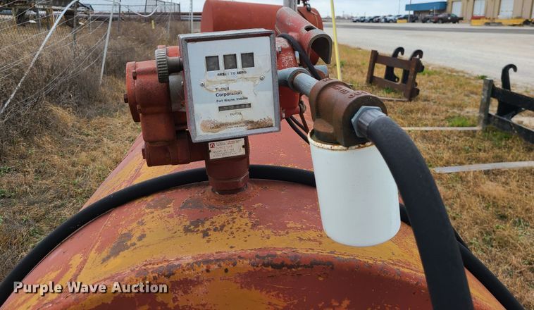 image for item DN5724 (2) fuel tanks