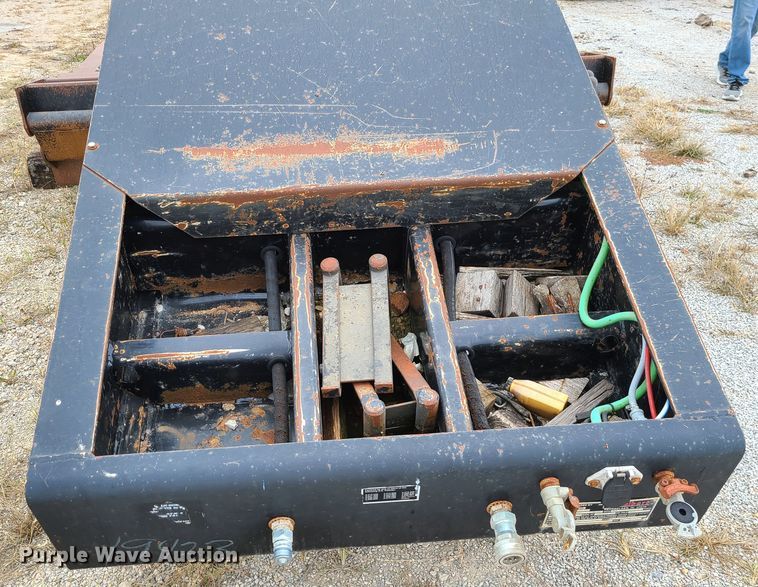 image for item DN5725 2000 Talbert TDW-35SA-HRG-1-T1  lowboy equipment trailer