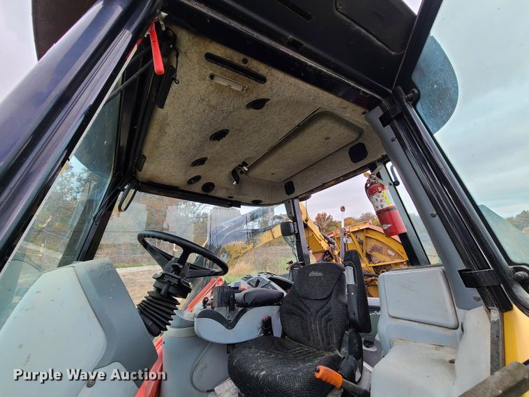 image for item DN5726 2004 Challenger MT525B  MFWD tractor