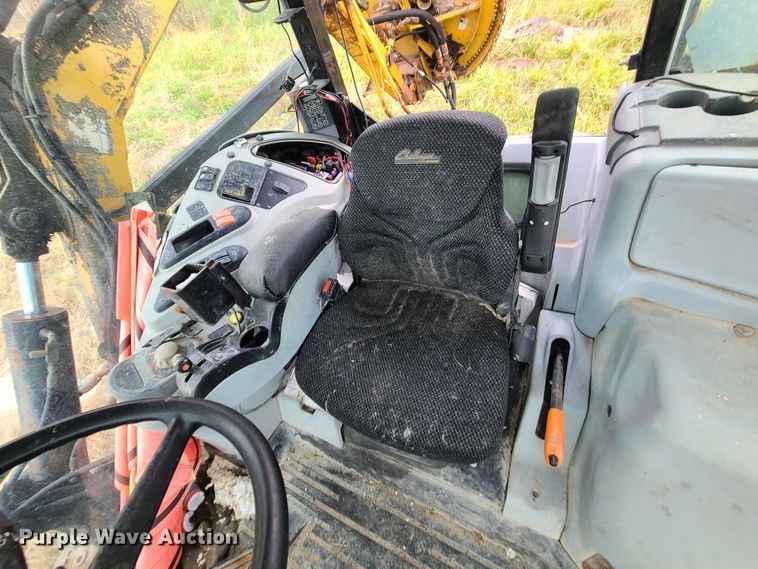 image for item DN5726 2004 Challenger MT525B  MFWD tractor