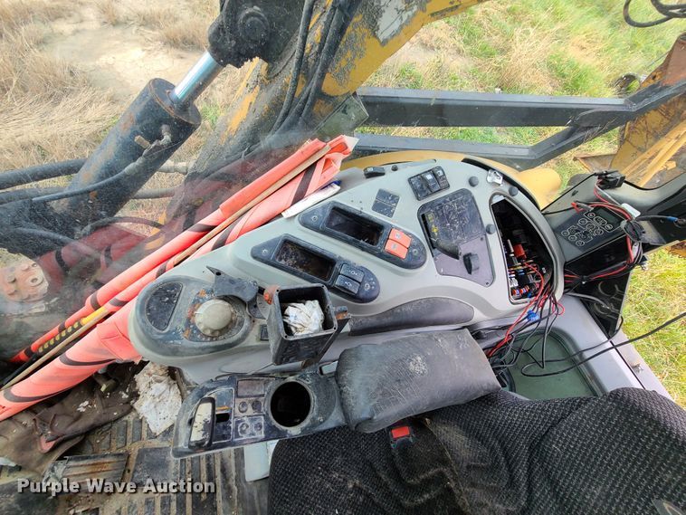 image for item DN5726 2004 Challenger MT525B  MFWD tractor