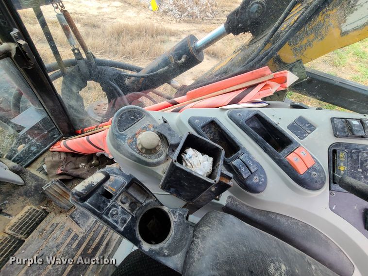 image for item DN5726 2004 Challenger MT525B  MFWD tractor