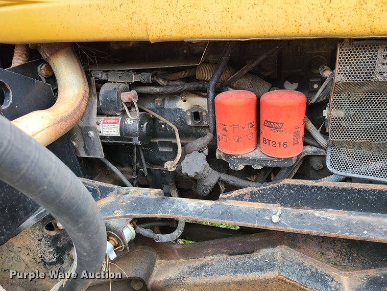 image for item DN5726 2004 Challenger MT525B  MFWD tractor