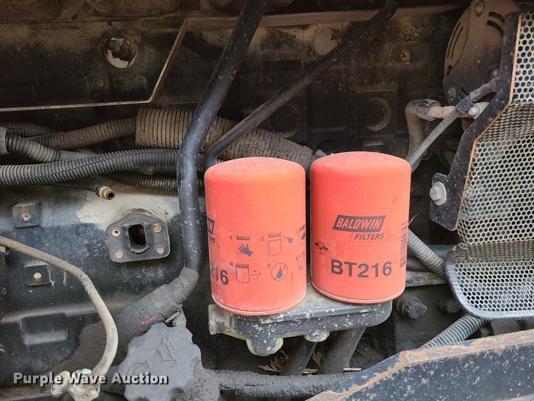 image for item DN5726 2004 Challenger MT525B  MFWD tractor