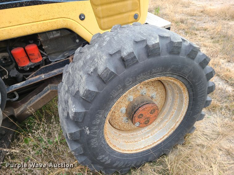 image for item DN5726 2004 Challenger MT525B  MFWD tractor