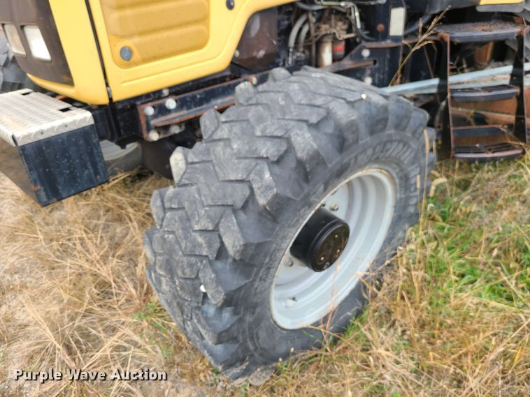 image for item DN5726 2004 Challenger MT525B  MFWD tractor