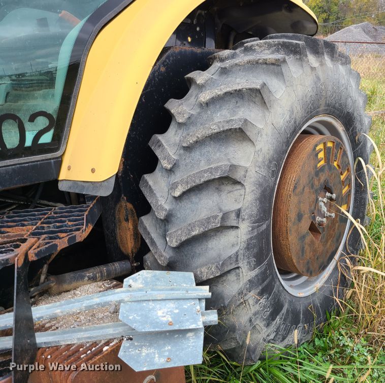 image for item DN5726 2004 Challenger MT525B  MFWD tractor