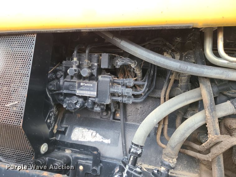 image for item DN5726 2004 Challenger MT525B  MFWD tractor