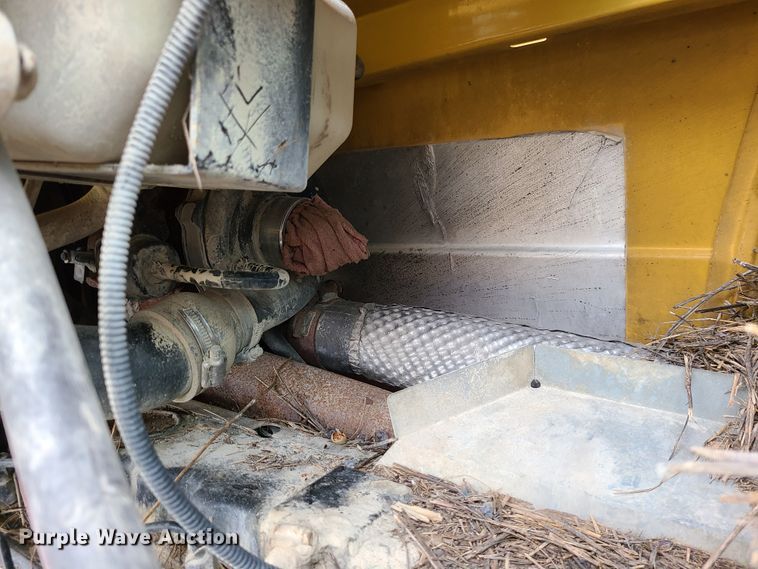 image for item DN5726 2004 Challenger MT525B  MFWD tractor