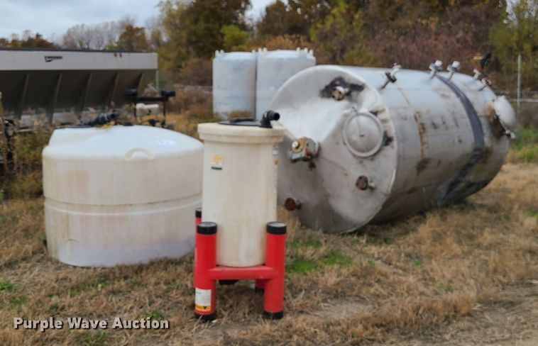 image for item DN5728 (3) tanks