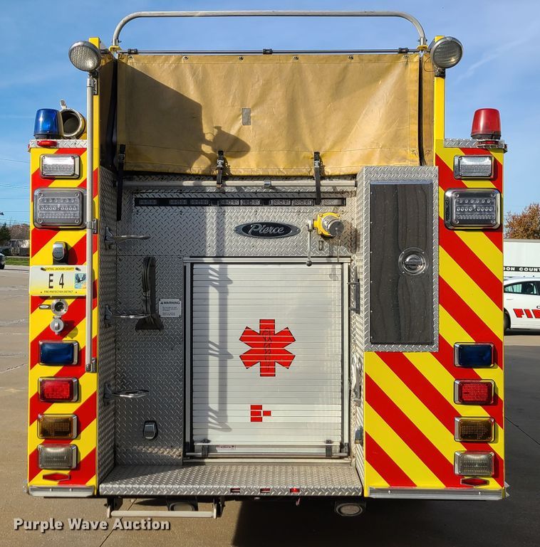 image for item DN5741 2007 Pierce Quantum  pumper fire truck