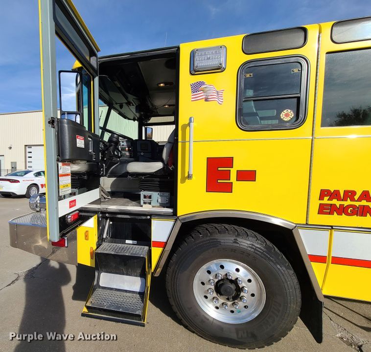 image for item DN5741 2007 Pierce Quantum  pumper fire truck