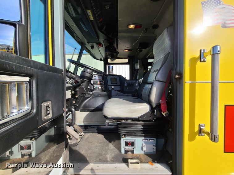 image for item DN5741 2007 Pierce Quantum  pumper fire truck