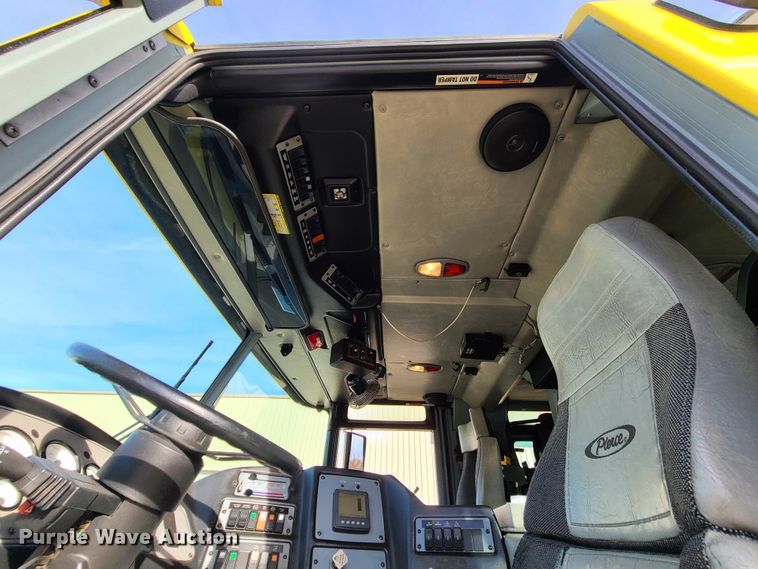 image for item DN5741 2007 Pierce Quantum  pumper fire truck