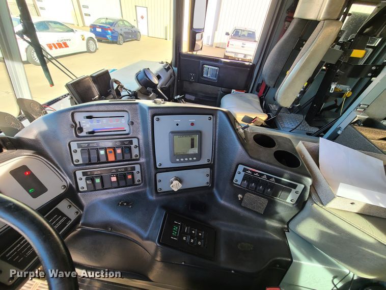 image for item DN5741 2007 Pierce Quantum  pumper fire truck