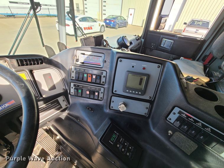 image for item DN5741 2007 Pierce Quantum  pumper fire truck