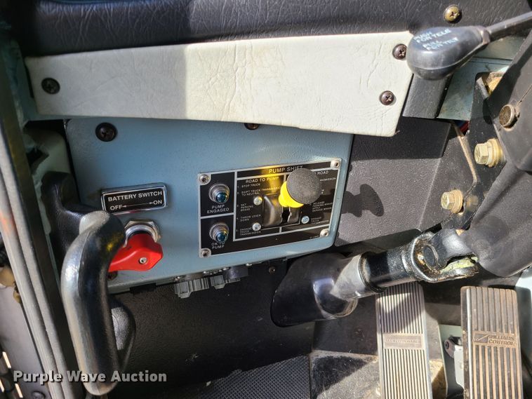 image for item DN5741 2007 Pierce Quantum  pumper fire truck