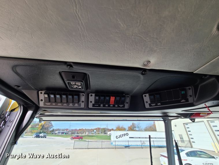 image for item DN5741 2007 Pierce Quantum  pumper fire truck