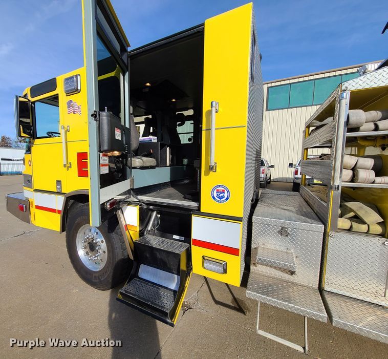 image for item DN5741 2007 Pierce Quantum  pumper fire truck