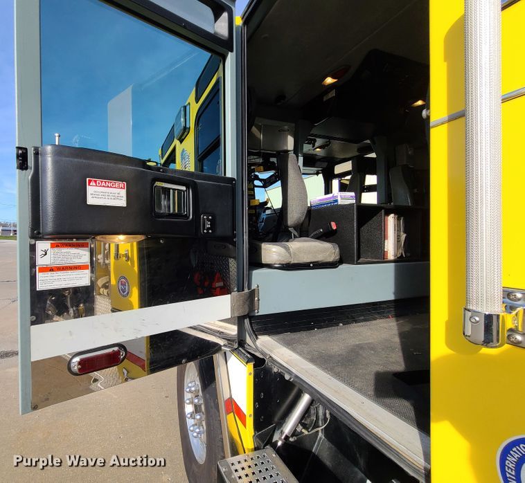 image for item DN5741 2007 Pierce Quantum  pumper fire truck