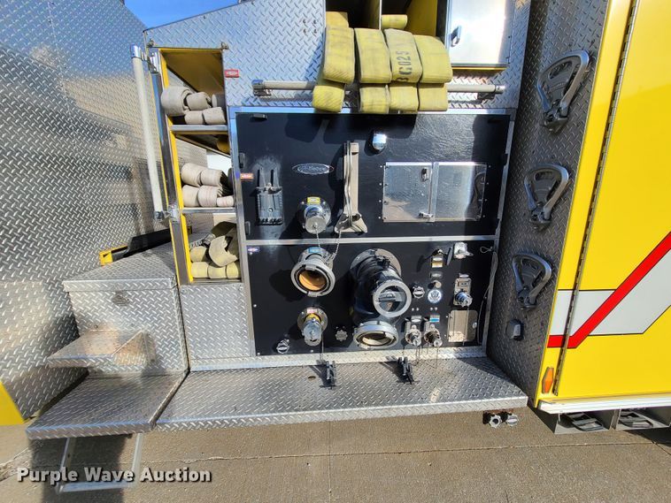 image for item DN5741 2007 Pierce Quantum  pumper fire truck