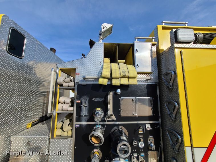 image for item DN5741 2007 Pierce Quantum  pumper fire truck