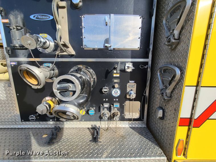 image for item DN5741 2007 Pierce Quantum  pumper fire truck