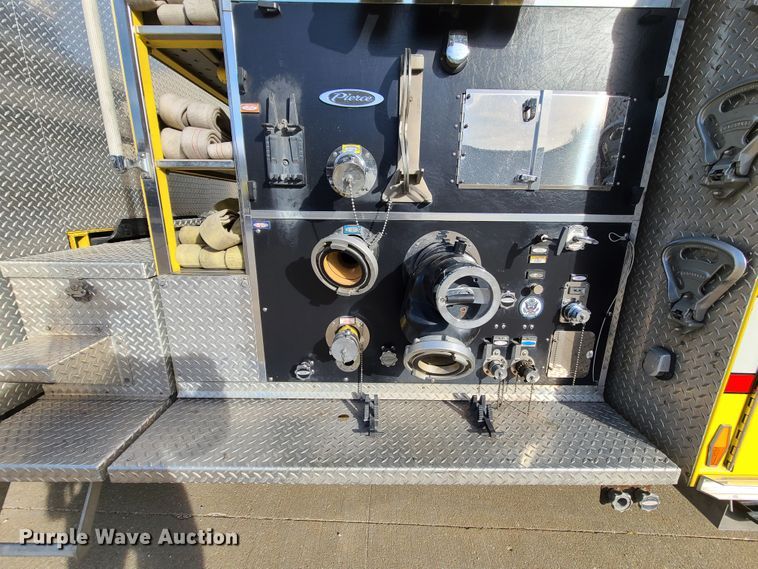 image for item DN5741 2007 Pierce Quantum  pumper fire truck