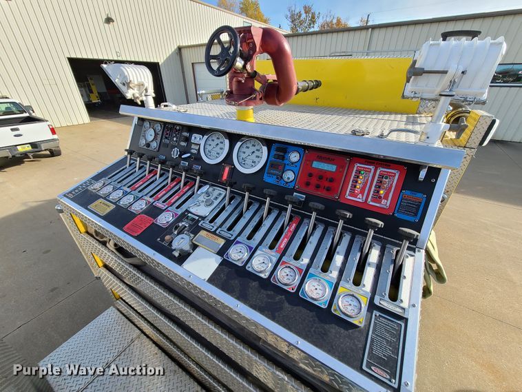 image for item DN5741 2007 Pierce Quantum  pumper fire truck