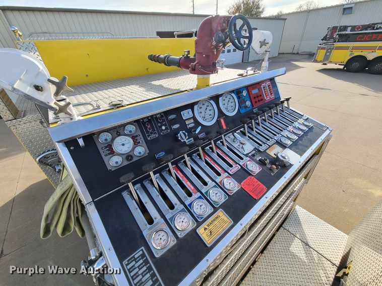 image for item DN5741 2007 Pierce Quantum  pumper fire truck