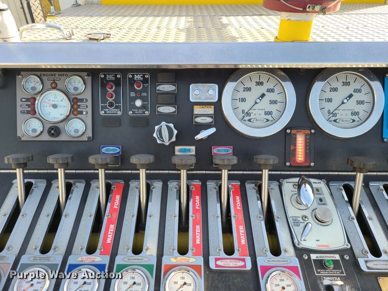 image for item DN5741 2007 Pierce Quantum  pumper fire truck