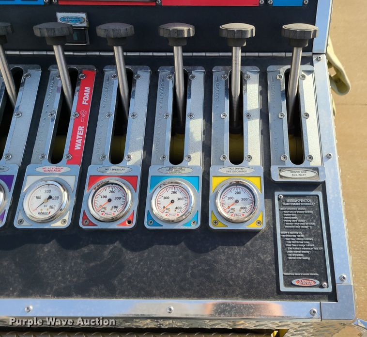 image for item DN5741 2007 Pierce Quantum  pumper fire truck