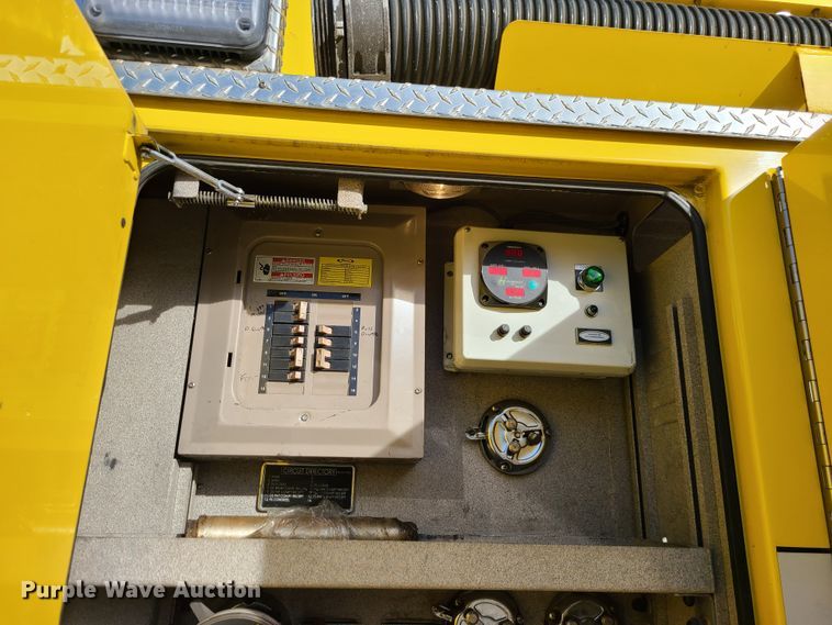 image for item DN5741 2007 Pierce Quantum  pumper fire truck