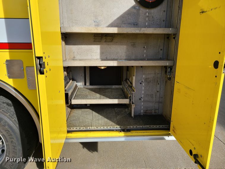 image for item DN5741 2007 Pierce Quantum  pumper fire truck