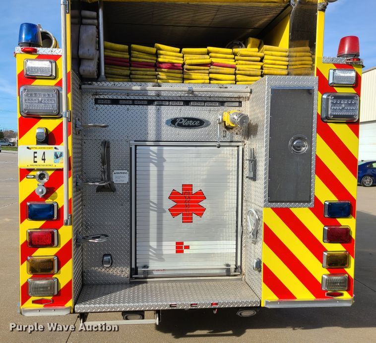 image for item DN5741 2007 Pierce Quantum  pumper fire truck